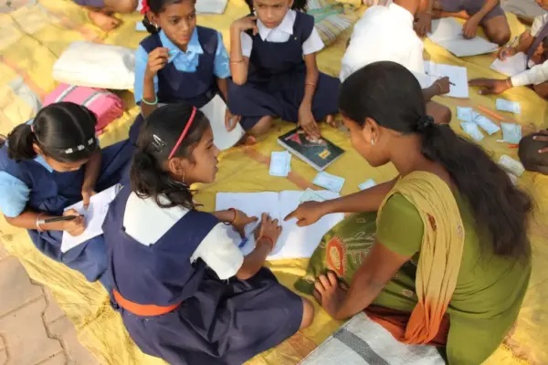 “రూ.50 వేలు లంచం ఇవ్వకపోతే లీవు లేదు!”. విద్యాశాఖలో జరిగిన ఘోర అవినీతి.. గర్భిణి టీచర్కు ఎదురైన శోకం..!!!