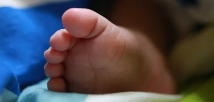 23 రోజుల పసిబిడ్డకు సున్నతి (Circumcision) చేయడంలో తీవ్ర నిర్లక్ష్యం; రూ. 50 లక్షల పరిహారం చెల్లించాలని ఆదేశం