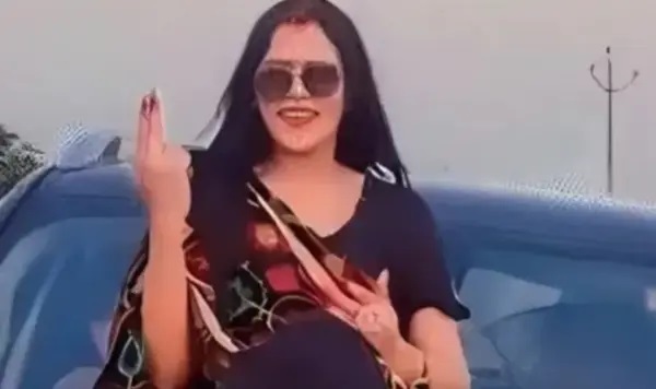 ఇన్ఫ్లుయెన్సర్ నిషా చౌహాన్ దారుణ హత్య: కత్తితో పొడిచి చంపిన భర్త, దాడిలో కుమారుడికి గాయాలు – అనంతరం తాను కూడా ఆత్మహత్యకు యత్నం