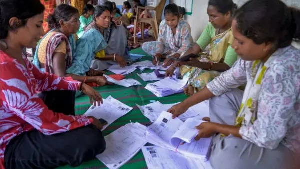 కొత్త ఓటరు నమోదులో మార్పులు: ఫారమ్-6 కోసం తల్లిదండ్రుల వివరాలు తప్పనిసరి!