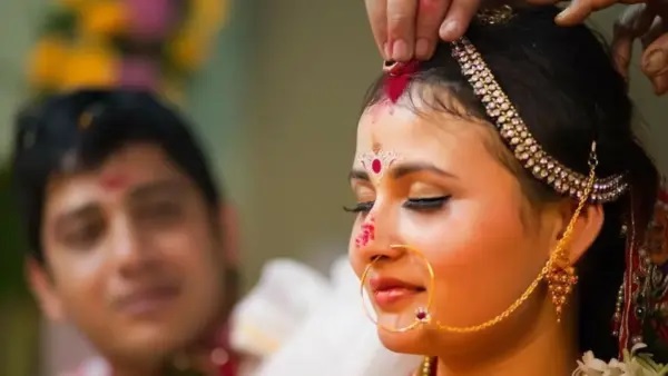 భారతీయ సంస్కృతి: మహిళలు ముక్కుపుడక, పట్టీలు, మెట్టెలు ఎందుకు ధరిస్తారు? ఈ ఆచారాల వెనుక ఉన్న అర్థం ఇదే!