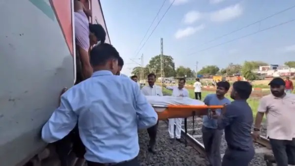 ఎమర్జెన్సీ హాల్ట్ కు టీటీఈ నిరాకరించడంతో కదులుతున్న రైలులోనే మహిళ మృతి; స్పందించిన రైల్వే శాఖ