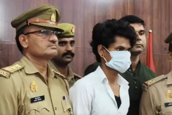 అమ్మాయిలు ఫోన్ చేసి, ‘సార్ పెళ్లి చేసుకోవాలా?’ అని అడిగేవారు.. ఆ తర్వాత ఫోటోలు పంపి అసలు ఆట మొదలుపెట్టేవారు!