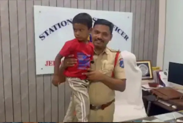 రైల్వే స్టేషన్లో బాలుడి కిడ్నాప్: 12 రోజుల తర్వాత కిడ్నాపరే స్వయంగా హాస్పిటల్కు తీసుకెళ్లి.. షాకింగ్ నిజాలు!!