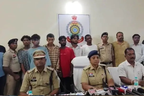 కూతురితో మాట్లాడవద్దని హెచ్చరించిన తండ్రిపై దాడి: ప్రాణాపాయ స్థితిలో తండ్రి.. ఛత్తీస్గఢ్లో సంచలనం!!
