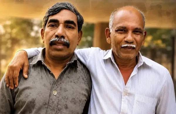 “అప్పుడు తీసుకున్న ₹1,000.. ఇప్పుడు ₹25,000!” 35 ఏళ్ల తర్వాత అప్పు తీర్చడానికి స్నేహితుడి కోసం 1,200 కి.మీ ప్రయాణించిన కేరళ వ్యక్తి.. హృదయపూర్వక సంఘటన..!!