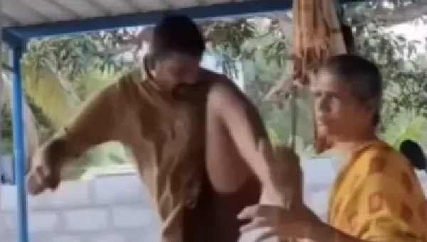 “ఆస్తి కోసం ఏమైనా చేస్తారా?” అంధురాలైన కన్నతల్లిని కాలితో తన్నిన కొడుకు.. వైరల్ అవుతున్న షాకింగ్ వీడియో..!!