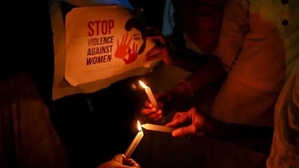 “లైంగిక వేధింపుల వల్ల” మామను చంపిన కోడలు – ఆమెను పోలీసులు ఎందుకు అరెస్టు చేయలేదు?