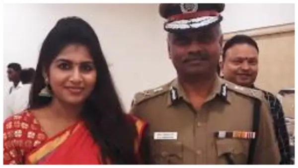 “నీకు వేరే మార్గమే లేదు!”: ఒంటరిగా వెళ్తున్న మహిళా కానిస్టేబుల్.. కారుతో వెంబడించిన యువకుడు.. ఎస్పీ ఆఫీస్కు వెళ్లే దారిలో షాకింగ్ ఘటన.!!
