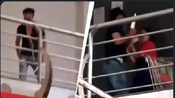 “పట్టపగలే మాల్‌లో చెలరేగిన భయాందోళన”. నడిరోడ్డుపై గొడవపడ్డ యువకుడు, యువతి. తెలిసినవారే అయినా దానికని ఇలాగేనా చేస్తారు..? షాకింగ్ వీడియో.!
