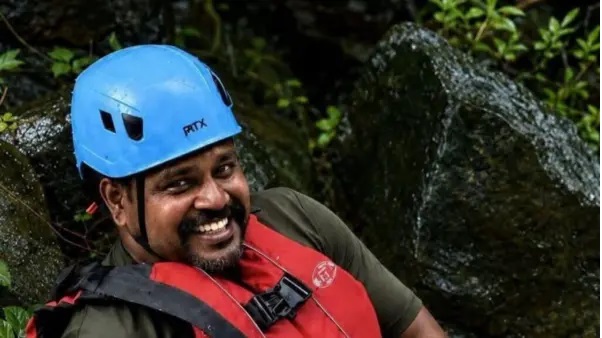 వరదల్లో చిక్కుకుని అల్లాడిన 61 ఏళ్ల వృద్ధుడు. తన ప్రాణాలనే అర్పించి రక్షించిన ఈతగాడు. ఇలాంటి త్యాగమా..? కంటతడి పెట్టించే సంఘటన..!