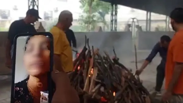 వృద్ధాశ్రమంలో 74 ఏళ్ల పారిశ్రామికవేత్త మృతి.! ముంబైలో కుమార్తెలు. అంతిమ సంస్కారాలకు కూడా రాలేని పరిస్థితి. వీడియో కాల్ ద్వారా అంత్యక్రియలు నిర్వహించిన విషాదం. గుండెను పిండేసే దృశ్యం.!!