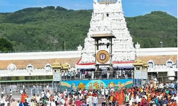 ఒక్క రోజే రూ. 4.46 కోట్ల కానుకలు.. తిరుమలను స్థంభింపజేసిన భక్తులు.. 78 వేల మంది దర్శనం..!!