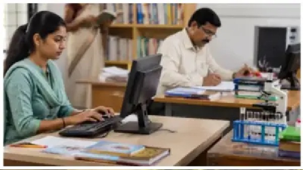 “ఎలాగైనా ఒక ప్రభుత్వ ఉద్యోగం సాధించాలబ్బా!” క్లర్క్, లైబ్రేరియన్ పోస్టులకు బంపర్ నోటిఫికేషన్… విడుదలైన ప్రభుత్వ ఉత్తర్వులు!