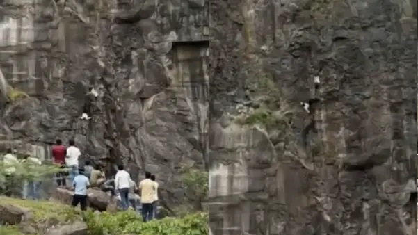 అయ్యో ఎంత ఘోరం..! ఐఫోన్ (iPhone) కావాలని మారాం చేసిన కొడుకు.. కాపాడబోయిన తల్లిదండ్రులతో సహా ముగ్గురు కొండపై నుంచి పడి దుర్మరణం.. మహారాష్ట్రలో తీవ్ర విషాదం!