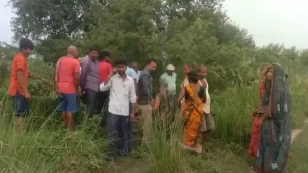కళ్లుగప్పిన ప్రేమ మోహం..! కన్న తండ్రినే చంపేంత దారుణమా..? ప్రియుడితో ఏకాంతంగా ఉండగా చూశాడని.. తండ్రిని శవంగా మార్చి కాలువలో పడేసిన ఘోరం..!