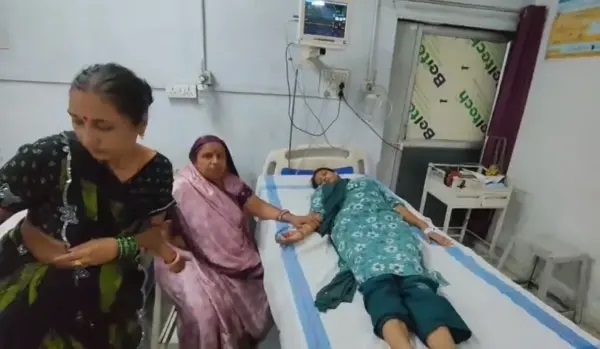నాగ పంచమి పూజ కోసం ఇంటికే వచ్చిన నాగుపాము..! భక్తిశ్రద్ధలతో పూజించిన మహిళ.. వినమ్రంగా నమస్కరిస్తుండగా చేతిపై కాటు.. బతికున్న పాముతో ఇదెక్కడి ఘోరం.? తీవ్ర దిగ్భ్రాంతి..!