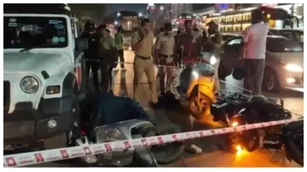 “నడిరోడ్డుపై పట్టపగలే ఇలా కత్తులతో నరికి చంపేంత పగ ఏంట్రా మీకు..?” సీసీటీవీ దృశ్యాలతో వేడెక్కుతున్న కేసు..!!!