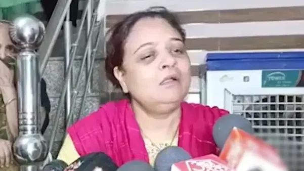 “అల్లుడిని చంపేస్తాం!” – “మరణానికి ముందే వచ్చిన బెదిరింపులు”. ఊరికే అంటున్నారనుకుని తేలిగ్గా తీసుకోవడమే తప్పయిపోయింది..! మనుషులను వెంటేసుకువచ్చి భర్తను చంపించిన కోడలు: అత్త సంచలన ఇంటర్వ్యూ!