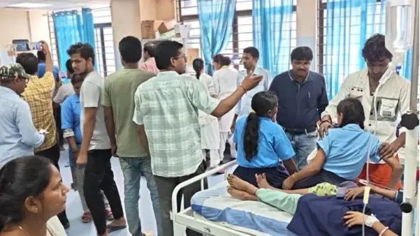 ఉప్పుకు బదులు సర్ఫ్ పౌడర్..! పాఠశాలలో మధ్యాహ్న భోజనం తిని వరుసగా స్పృహతప్పి పడిపోయిన 40 మంది విద్యార్థులు.. ఇంత నిర్లక్ష్యంగా వండుతారా..? అసలేం జరిగింది..!!