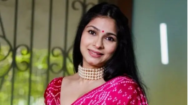 “ఇకపై మగవారిని మాత్రమే వేలెత్తి చూపకండి!” – వాళ్లను ఆడవాళ్లని చెప్పడానికే సిగ్గేస్తోంది.. పెళ్లయిన మగవారితో అక్రమ సంబంధాలు.. విరుచుకుపడ్డ ప్రముఖ నటి.!!
