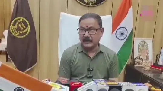 ప్రభుత్వ ఉద్యోగికి వింత పరిస్థితి..! 3 సార్లు అవకాశమిచ్చినా టైపింగ్ పాస్ కాలేదంట.. దానికోసం ఇలా చేస్తారా..? జూనియర్ క్లార్క్‌ను అటెండర్‌గా మార్చిన కలెక్టర్..!!!