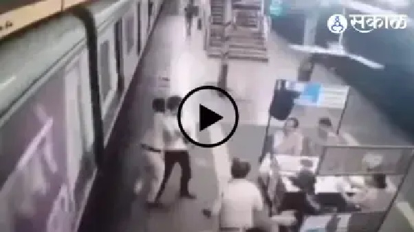 ఒక్క సెకను ఆలస్యమైనా ప్రాణాలు పోయేవే..! రైలు–ప్లాట్‌ఫామ్ మధ్య ఇరుక్కున్న యువకుడు.. పరుగెత్తుకుంటూ వచ్చి కాపాడిన RPF సిబ్బంది.. CCTV వీడియో వైరల్!