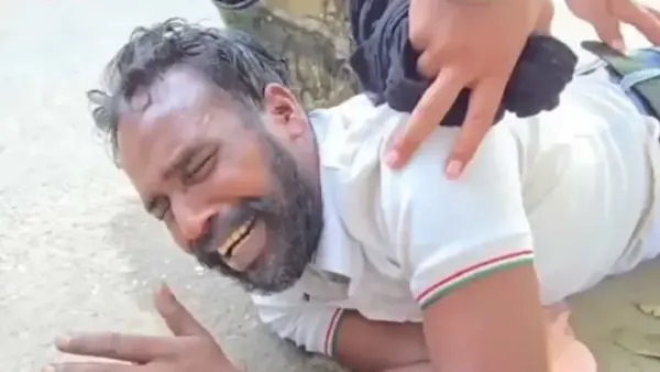“మాదకద్రవ్యాలు అమ్ముతున్నారు” అని నిలదీసినందుకు ఇంతటి బెదిరింపా..? ఫిర్యాదు చేసినా ఫలితం లేదట. చివరికి కలెక్టరేట్ ముందే విషం తాగేశాడు.. సంచలన ఘటన!