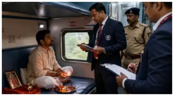 “అయ్యో ఘోరం.. వందలాది మంది ప్రయాణికుల ప్రాణాలతో ఇలాంటి చెలగాటమా బాస్!” రైలు బోగీలో దీపాలు వెలిగించి పూజలు చేసిన వ్యక్తి అరెస్ట్..!!!