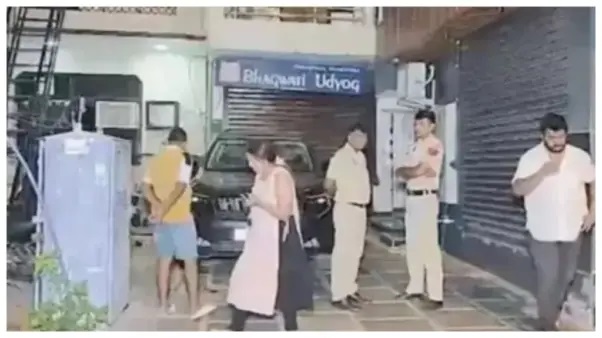 “చిన్నమ్మను జాతరకు పంపించి.. బాబాయిని దారుణంగా కడతేర్చారు!” ప్రియుడితో కలిసి వేసిన ఘోర పథకం.. నలుగురు నిందితుల అరెస్ట్!