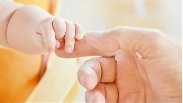 “జ్ఞాపకం కోసమే తీసుకున్నాను.” ఆసుపత్రిలో అప్పుడే పుట్టిన శిశువులతో ఫోటోలు: కోల్కతా మహిళా ట్రైనీ వైద్యురాలిపై వెల్లువెత్తుతున్న ఆగ్రహం..!!
