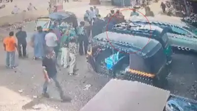 రీల్స్ పిచ్చితో 40 అడుగుల ఎత్తుకు ఎక్కిన యువకుడు!.. అదుపుతప్పి కింద పడటంతో తీవ్ర భయాందోళన.. “ఆటోపై పడటంతో ప్రాణాలతో బయటపడ్డ వైనం”.. సీసీటీవీలో రికార్డైన ఒళ్లు గగుర్పొడిచే దృశ్యాలు.!!!