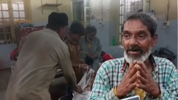 “నర్మదా నదిలో నా భార్య మృతదేహాన్ని వదిలేయాలనుకున్నా.. కనీసం చేపలకైనా ఆమె ఆహారమవుతుంది!”.. హోటల్లో ఎంగిలి ప్లేట్లు కడిగి ప్రభుత్వ ఆసుపత్రికి డబ్బులిచ్చిన కొడుకు.. జేబు ఖాళీ కాగానే కాలికి పురుగులు పట్టి నరకయాతన.. భర్త కన్నీటి ఆవేదన!