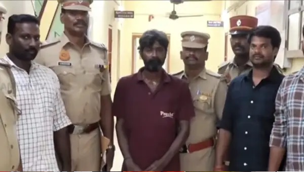 “మహిళల లోదుస్తులను దొంగిలించి ఇలా చేస్తాడా”.. పుదుచ్చేరిలో కలకలం రేపిన అసహ్యకరమైన ఘటన.. పట్టుబడిన టైలర్ వేణు..!!