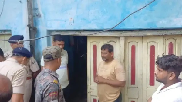ఇంట్లో నగ్నంగా 50 ఏళ్ల మహిళ మృతదేహం.. తలకు తీవ్ర గాయం!