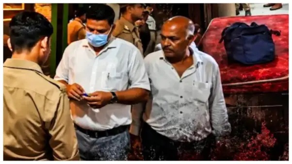 “అమ్మను చంపేశాను.. పోలీసులను పంపండి!”.. రాత్రంతా తల్లి మృతదేహం పక్కనే 17 ఏళ్ల బాలుడు!