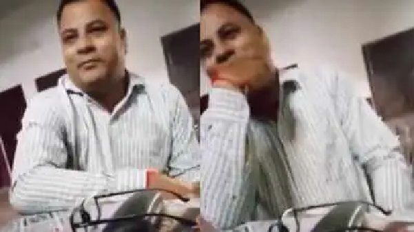 నా భార్యకు ఒంట్లో బాలేదు.. నువ్వు వస్తావా..!” పాఠశాలలోనే లైంగిక అకృత్యం.. మహిళా ఉద్యోగిని పడకకు పిలిచిన కామాంధుడైన కరస్పాండెంట్.. లీకైన 5 నిమిషాల వీడియో.. తీవ్ర దిగ్భ్రాంతికి గురిచేస్తున్న వైరల్ వీడియో..!!