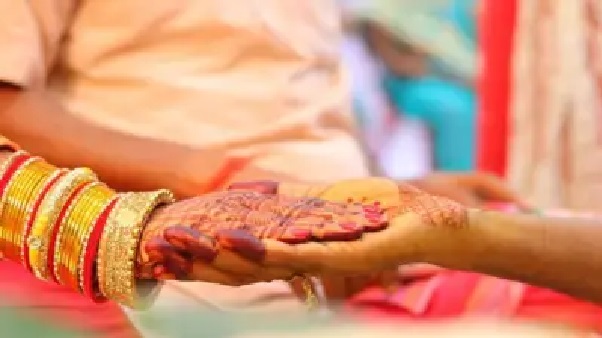 “ఇద్దరు పిల్లలు ఉన్నప్పటికీ విడాకులు.! మళ్లీ కలిసిన దంపతులకు అలహాబాద్ హైకోర్టు రక్షణ.!!!”