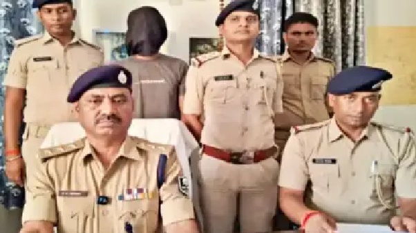 “నాన్నను చంపేందుకు 2000 కి.మీ. ప్రయాణం!” నిద్రిస్తున్న తండ్రిపై గొడ్డలితో దాడి చేసిన కొడుకు! హత్య చేసి వేరే చోట ఉన్నట్లు నమ్మించేందుకు వేసిన ప్లాన్. చివర్లో జరిగిన ట్విస్ట్.!!!