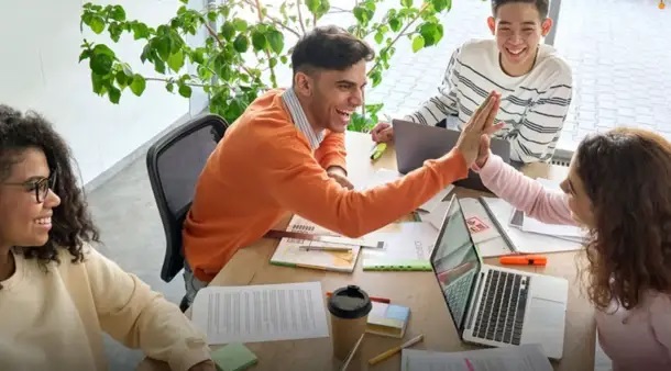 “ఇదేం కొత్త వింత?”.. సహోద్యోగులను ఎగతాళి చేయమన్న సీఈఓ.. వింత పోస్ట్‌తో ఉద్యోగుల మండిపాటు..!!!