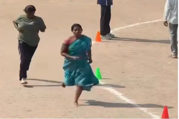 “కాళ్లకు షూస్ లేవు, ఒంటిపై ట్రాక్ సూట్ లేదు..!” మండుటెండలో చీర కట్టుకుని, ఒట్టికాళ్లతో 1600 మీటర్లు పరుగెత్తిన మహిళ.. హోంగార్డ్ ఉద్యోగం కోసం పట్టుదల.. నెట్టింట వైరల్ అవుతున్న భావోద్వేగ వీడియో..!