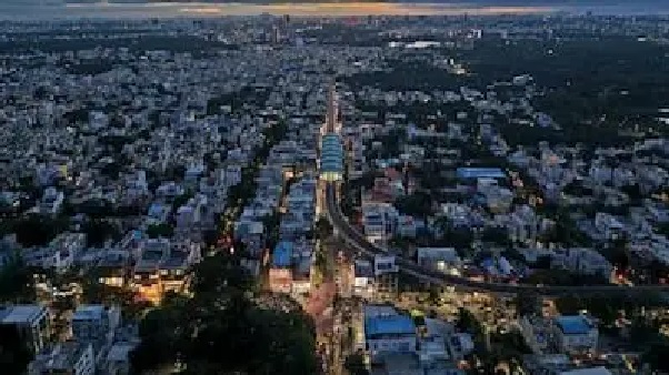 “బాబోయ్.. 4 కోట్ల రూపాయలా? బెంగళూరులో ఇళ్ల ధరలు చూసి కళ్లు తేలేస్తున్న జనం.. భగ్గుమంటున్న నెటిజన్లు.. వైరల్ అవుతున్న వీడియో..!!”